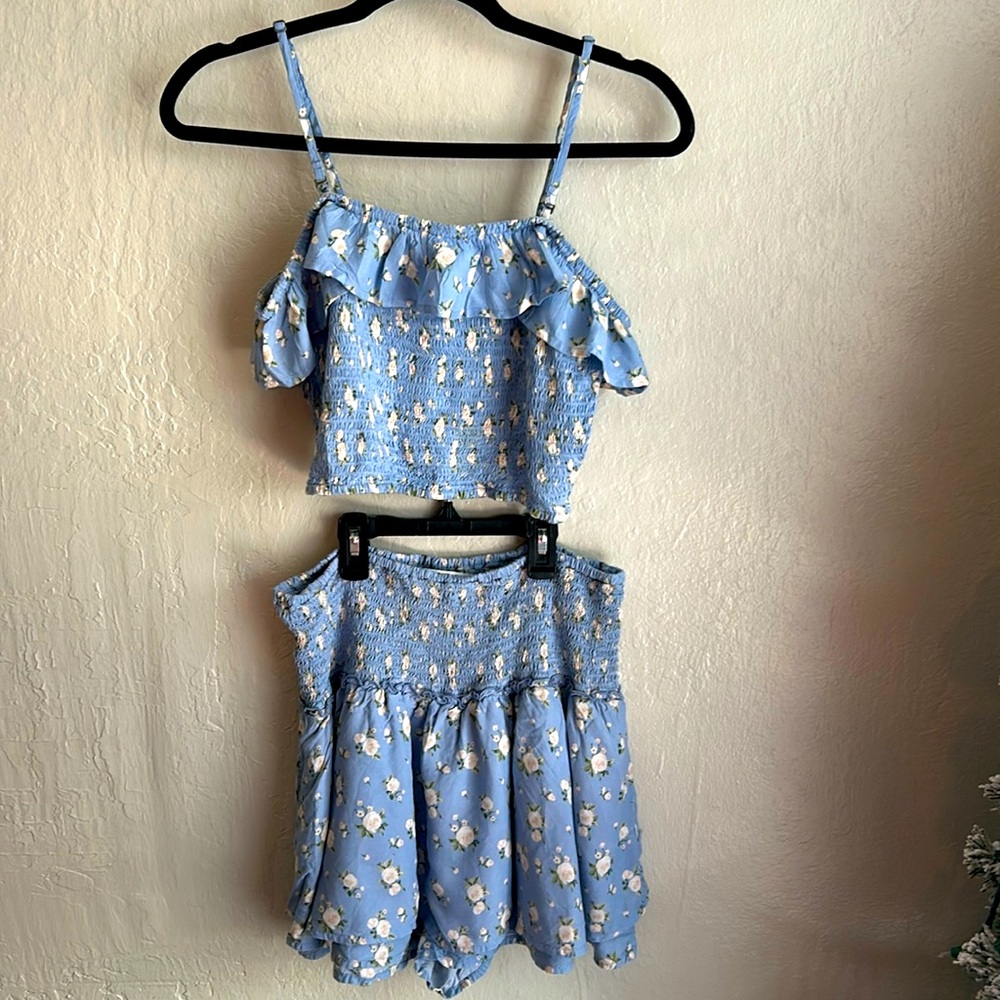 Womans Hollister 2 piece blue floral print skort and crop top size L